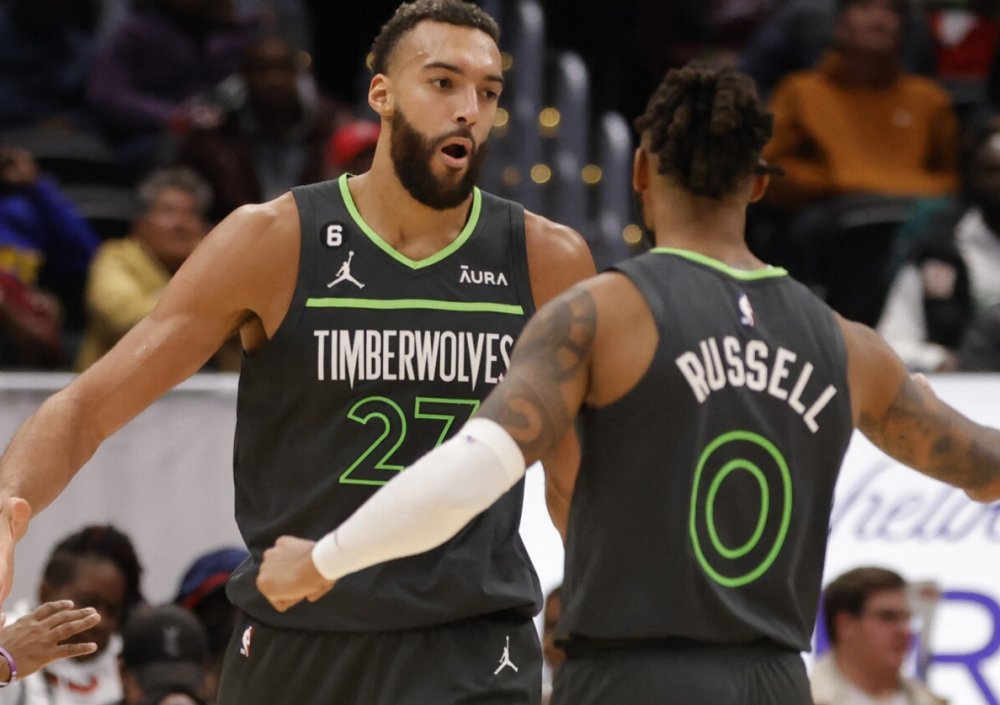 包含今夜明尼苏达森林狼调整名单以备NBA总决赛，手感冰凉环节打磨，信心回归，赛程密集仍需轮换的词条