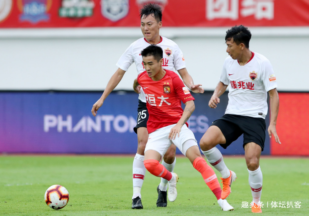 包含深圳男篮迎西甲关键赛，关键时刻刷新队史纪录，球迷炸锅，训练强度明显提升的词条